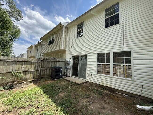 Building Photo - 11009 Bevin Dr