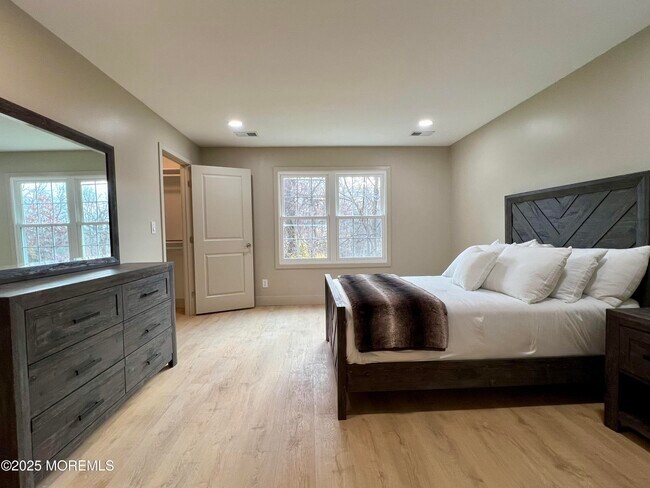 Building Photo - 7-1 Seattle Ct