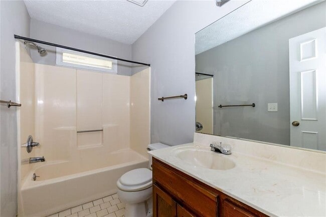 Building Photo - 1200 Mitsy Forest Dr NE