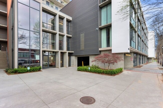 Building Photo - Awesome 1BR Loft Style Condo Overlooking Midtown!