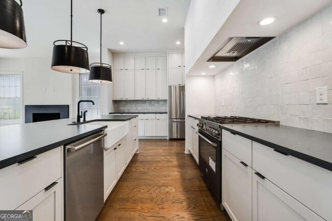 Building Photo - 160 4th St