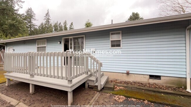 Building Photo - Lake Oswego Two Bedroom Home - New Updated Kitchen Coming Soon!