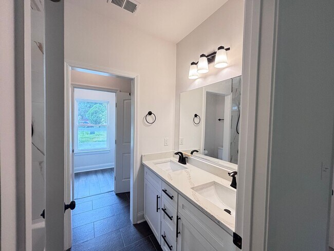 Building Photo - 1874 Rolling Hills Dr