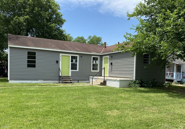 Building Photo - 2 br, 1 bath Duplex - 2754 Foster Street