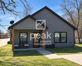 Building Photo - $1450! 3 Bed/ 2 Bath Home just minutes from downtown Denison!