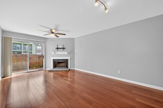 Building Photo - 18800 Egret Bay Blvd