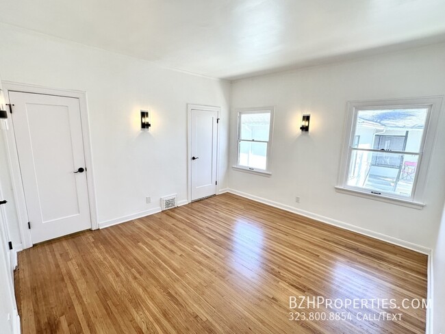 Building Photo - Gorgeous Newly Remodeled 3 Bedrrom 2 Bathr...