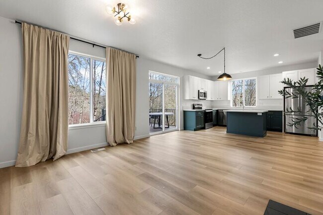 Building Photo - 3940 NW 148th Pl