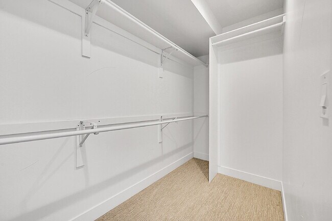 Building Photo - $3,495 = 2 Bed, 2 Bath Townhome in Denver ...