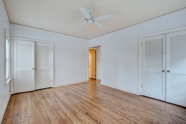 Building Photo - 2225 E Woodstock Pl