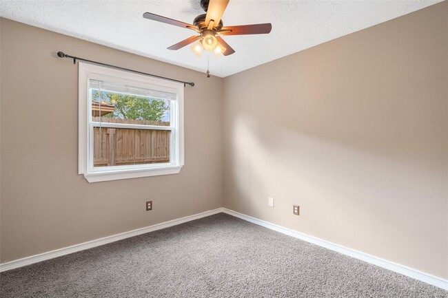 Building Photo - 217 Glen Haven Dr