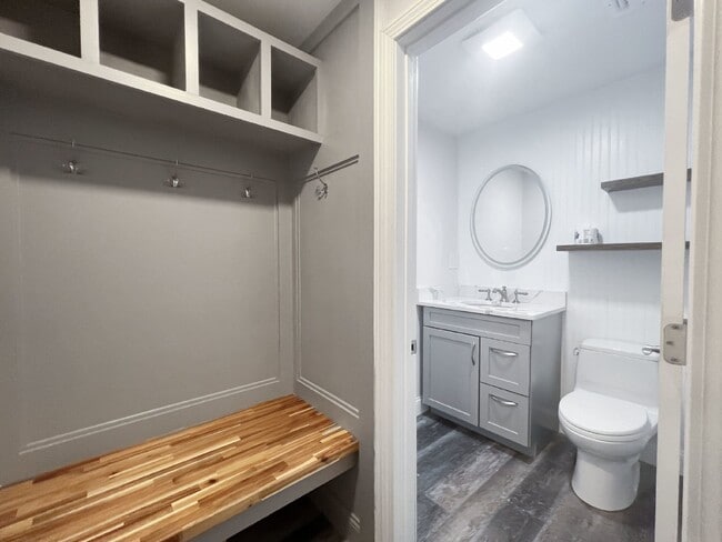 Building Photo - Gorgeous and newly renovated townhouse-sty...