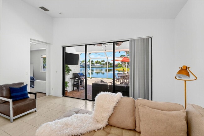 Building Photo - 2245 Sapphire Cir