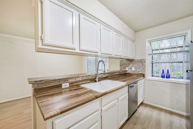 Building Photo - 5917 Fairdale Ln