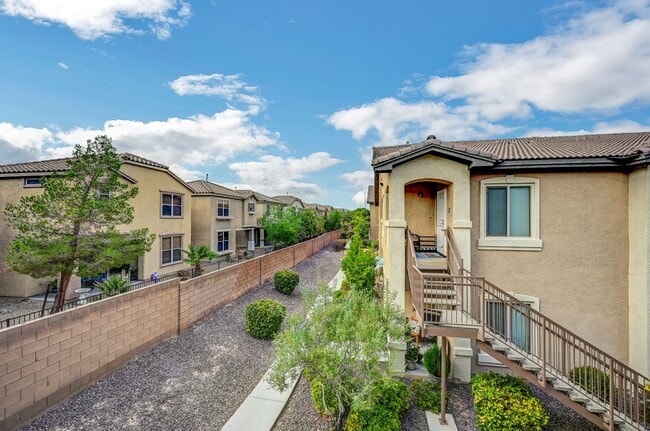 Building Photo - Second Story Condo with Open Floor Plan and Granite Counters