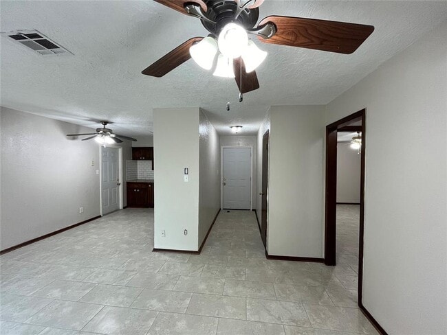 Building Photo - 1505 Kingston Rd