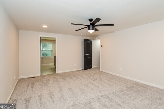 Building Photo - 234 Pinehurst Ln