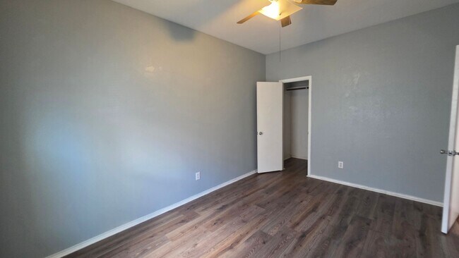 Building Photo - 5820 Show Master Ln
