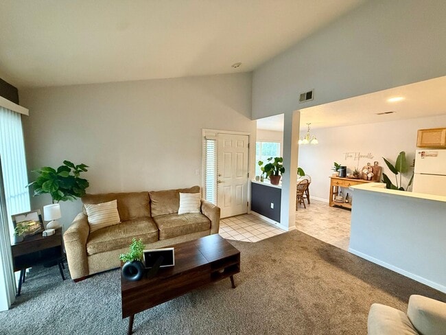 Building Photo - 5225 White Willow Dr