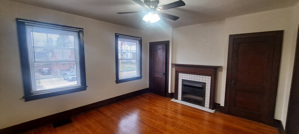 front bedroom - 182 North Ave