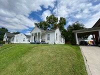 Building Photo - House in Roanoke St, Blacksburg!