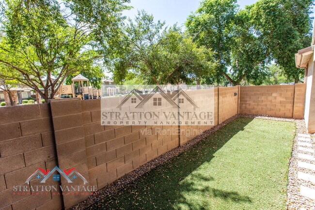 Building Photo - 10013 E Impala Ave