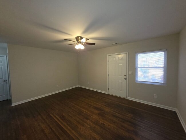 Building Photo - 3136 Creighton Dr