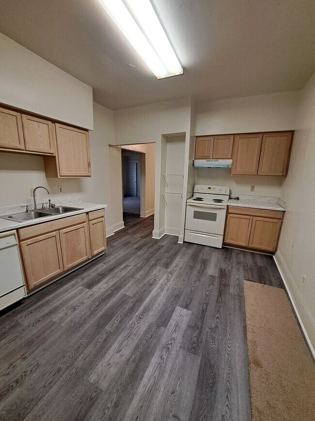 Building Photo - 1321 Chesapeake Ave