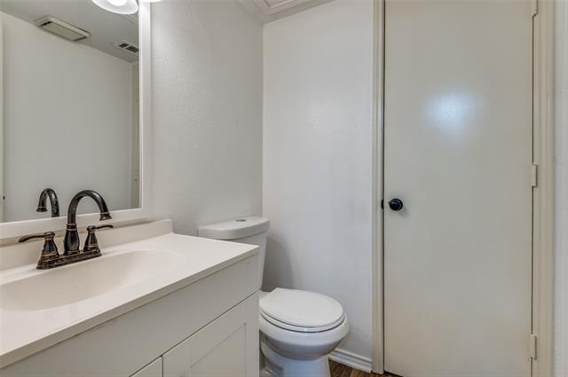 Building Photo - 1410 Meadowood Village Dr