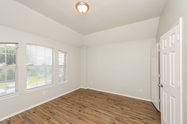 Building Photo - 5BR/2.5BA | Newly Renovated Single Family Home | Great Front and backyard | Private Pool!