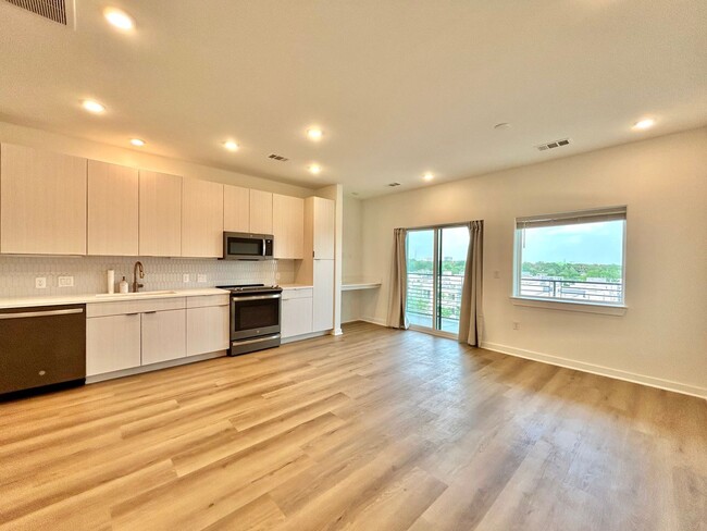 Primary Photo - Beautiful and Spacious 1/BR 1/BA Home with...