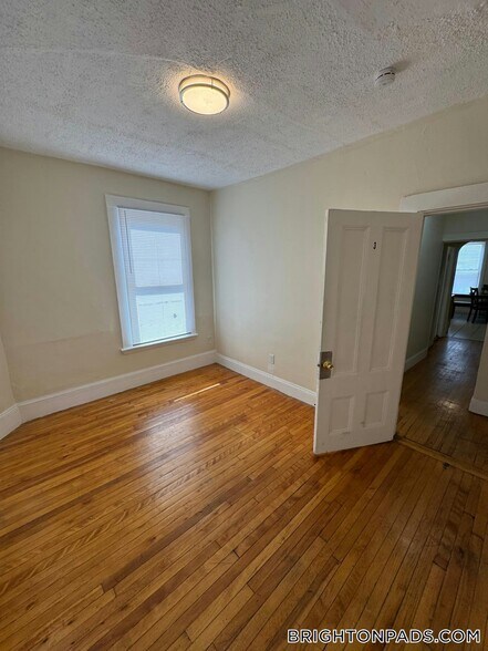 Building Photo - 44 Winship St