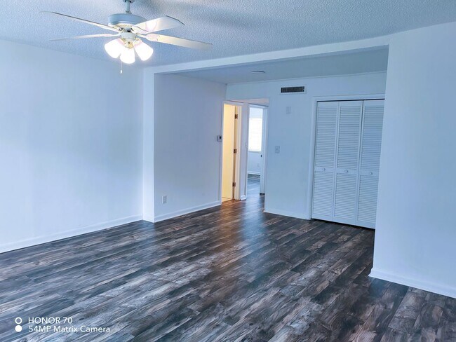 Building Photo - Rent to Own Bright 2B/1B Condo – St. Andrews Cove, Clearwater