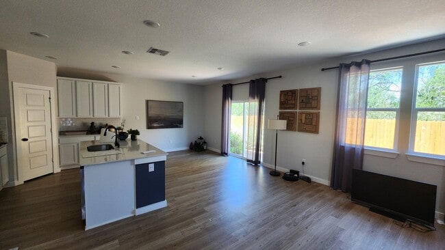 Building Photo - University Village -4bd, 2bth/Hausman Rd