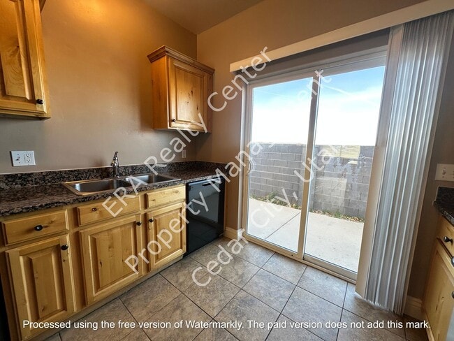 Building Photo - 576 W 1045 N