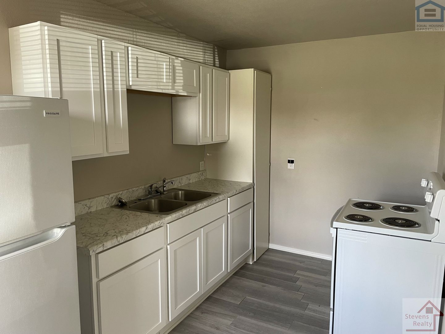 Building Photo - 1315 SW E Ave