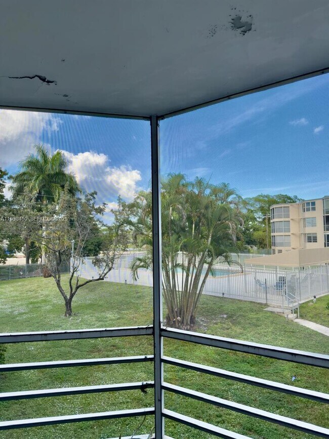 Building Photo - 1401 NE 191st St