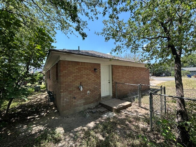 Building Photo - Ginder Properties1 (3601 Catalina Dr)