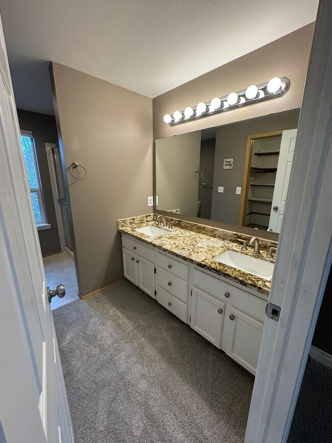 Building Photo - 4Bd/2.5Ba Maple Valley House