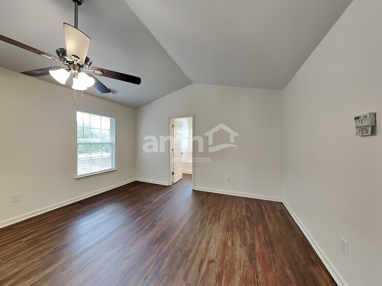 Building Photo - 113 Ridgebrook Way