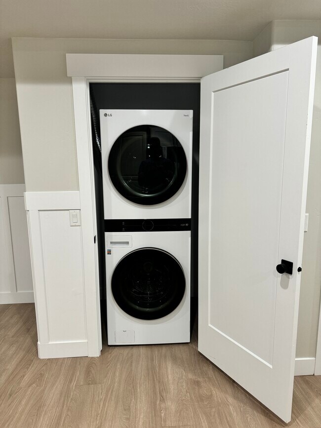 LG Capacity Washer/Dryer - 88 S Hayata Ln