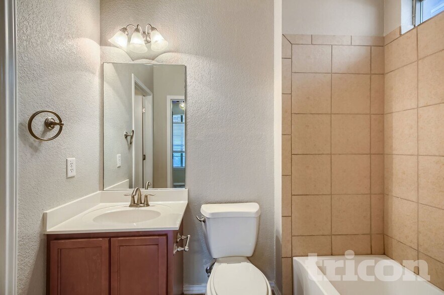 Building Photo - 5626 Cross Pond