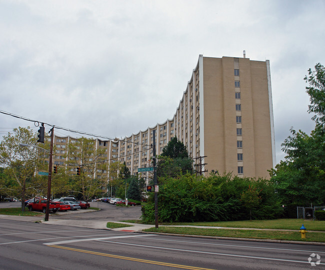 Building Photo - The Lakewoods Apartments