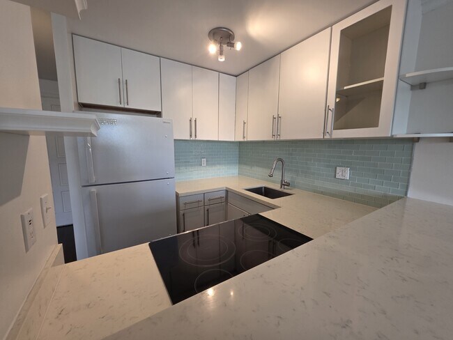 Building Photo - 350 Aoloa St