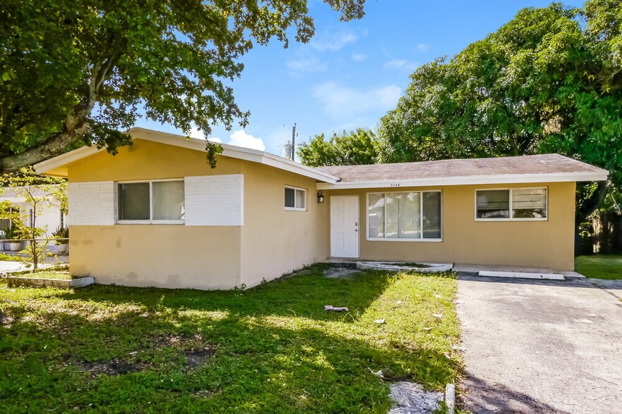 Primary Photo - 3140 NW 4th Pl