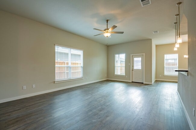 Building Photo - 644 Wheatfield Dr