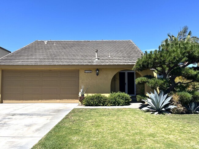 Primary Photo - Wonderful Home with 3-Bedrooms, 2-Bath Plu...