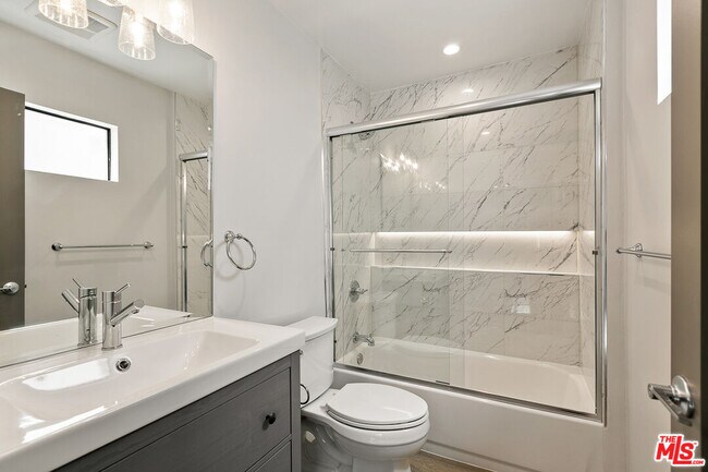 Building Photo - 3314 Mentone Ave