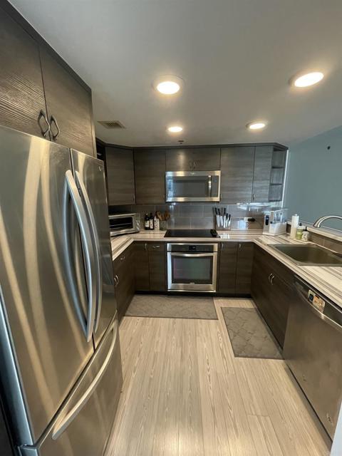 Building Photo - 425 W Beech St