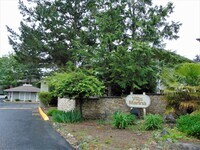 Building Photo - Spacious Condo Available Now in Great Loca...